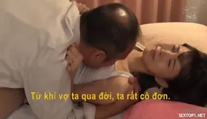 Anh trai vô tình vào phòng em gái và quan hệ tình dục với cả hai chị em