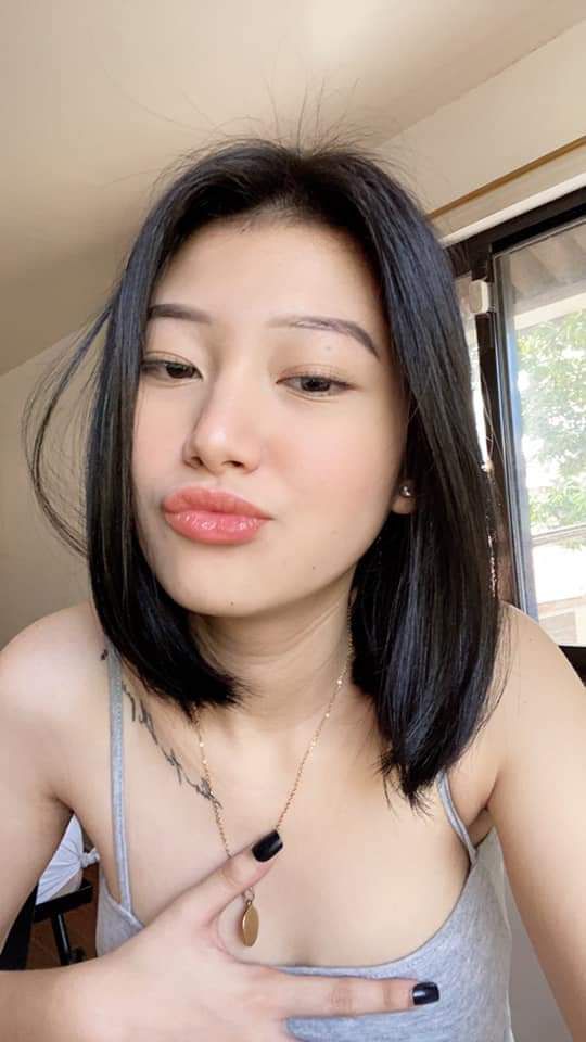 Nữ học sinh thích thú khi xoạc vụng trộm ở trường học, dù biết bị phát hiện sẽ bị đuổi học